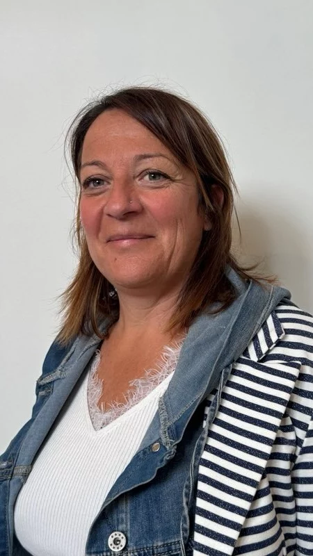 🔥 Une nouvelle voix s’élève dans Potenti’elles : celle de @virginievandermersch ! 
Et quelle voix ! Authentique. Engagée. Inspirante. 🎙️✨

Dans cette interview, Virginie nous embarque dans son univers avec une sincérité désarmante. Elle parle de son parcours, de ses choix, de ses valeurs, et surtout de ce qui l’anime chaque jour. Ce feu intérieur, cette envie d’agir, d’avancer, de faire bouger les lignes. 💥

💡 Elle nous rappelle que l’audace n’est pas un trait de caractère réservé à quelques élu·es, mais une posture, un moteur accessible à chacun·e.

 💬 « Il faut OSER. Même quand on doute. Même quand on tremble. »
Merci Virginie pour cette parole forte, vraie, sans détour.
 On vous laisse découvrir cette pépite.

🎬 Réalisation @coworkcom 

hashtag#Potentielles hashtag#LeadershipAuFéminin hashtag#ParcoursDeFemmes hashtag#OserÊtreSoi hashtag#VoixQuiPortent hashtag#Authenticité hashtag#Inspiration hashtag#clermontferrand