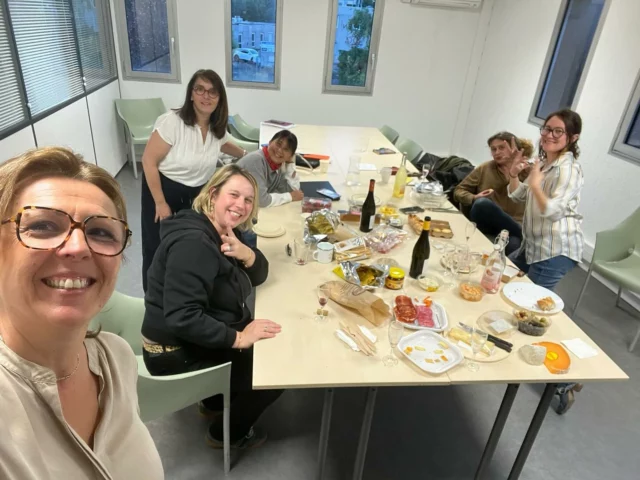 Atelier du mardi 20 mai chez @aurelie.ralkos – Cabinet d’avocat Arzen 
Un moment chaleureux et enrichissant, dans un cadre accueillant grâce à Aurélie, que nous remercions pour sa générosité et son hospitalité.

Avant de partager un moment convivial entre participantes, nous avons abordé un sujet de saison : la déclaration d’impôts.
Un atelier animé par @battaglianathalie , notre expert comptable du cabinet Symbiozexpert, qui a su rendre ce thème complexe à la fois clair, accessible et concret.

Elle a adoré animer cet atelier, et nous, on a adoré l’écouter ! 💓 
Merci à toutes pour votre présence, votre curiosité et vos échanges toujours riches.

#Potentielles #Atelier #DéclarationImpôts #Fiscalité #PartageDeSavoirs #Entrepreneures #Convivialité #SororitéProfessionnelle